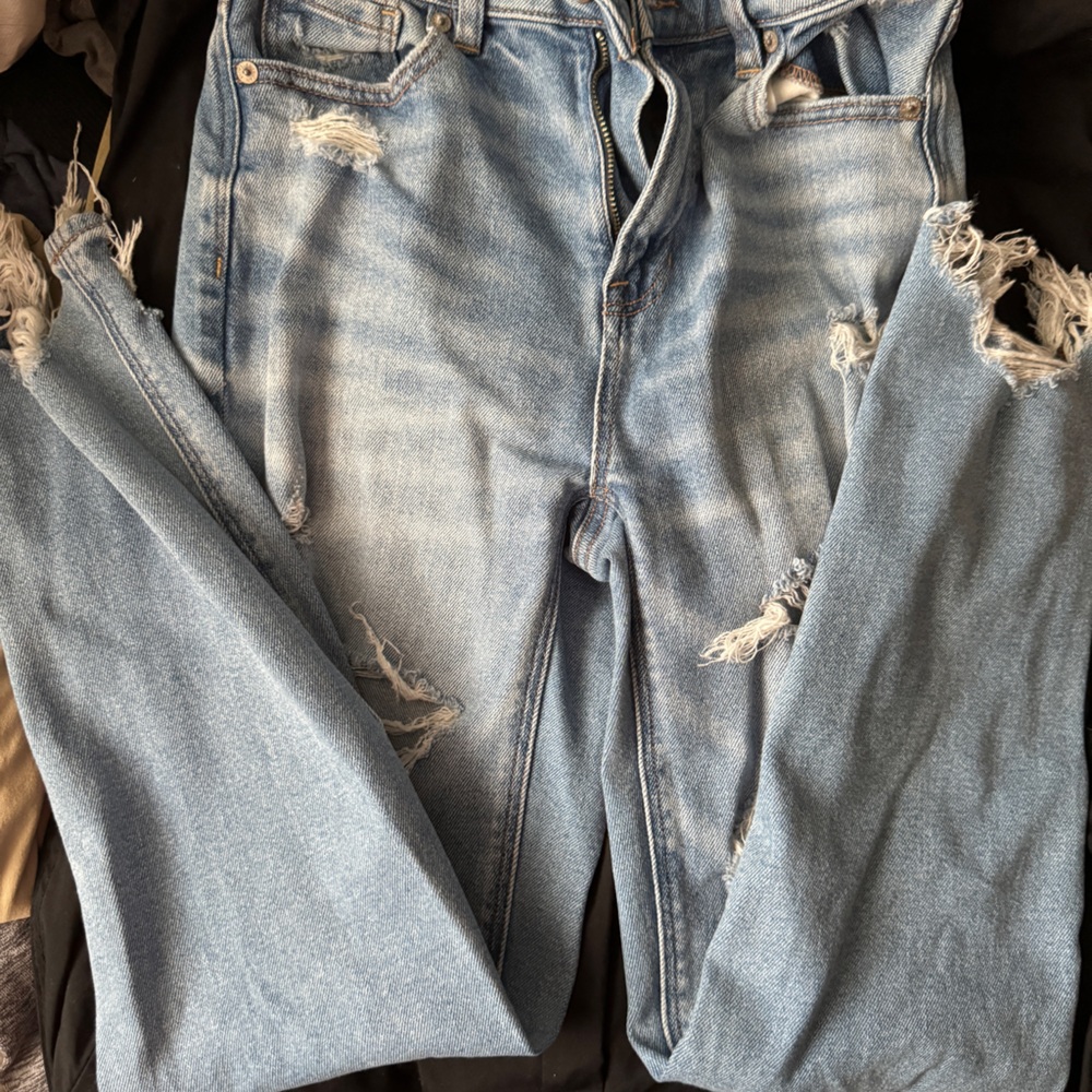 American eagle ripped jeans